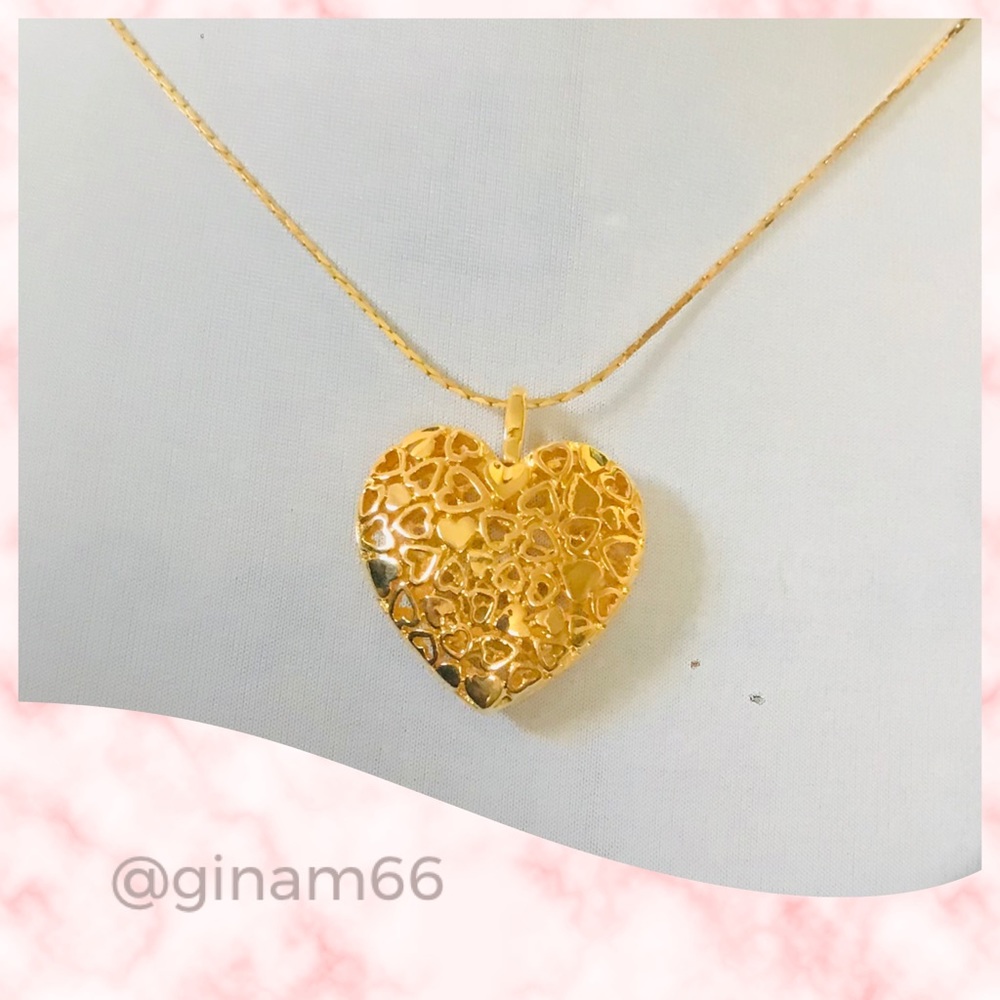 New Gold Tone Heart Necklace